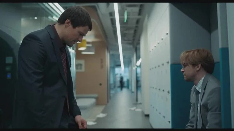 Кадры из сериала Надвое (2022)